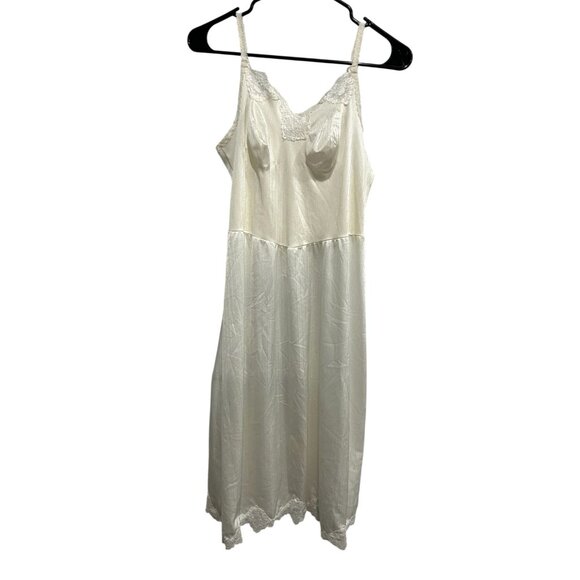 Vintage Warners White Lace Trim Full Slip Size 38 Nylon Blend Womens Lingerie - Picture 1 of 9